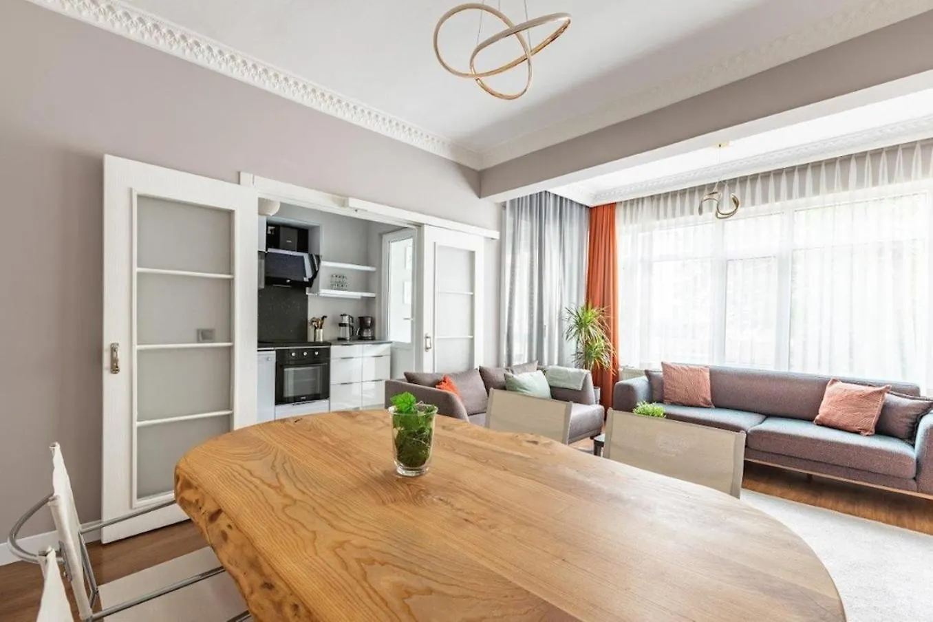 Charming Modern 1Bd Airy Kadikoy Gem! #308 0*, Istanbul